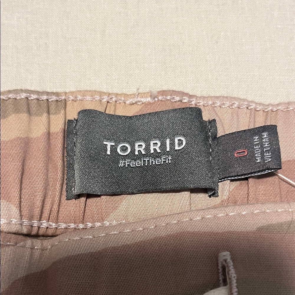 torrid Camo Cargo Shorts in Olive and Brown - Picture 5 of 5